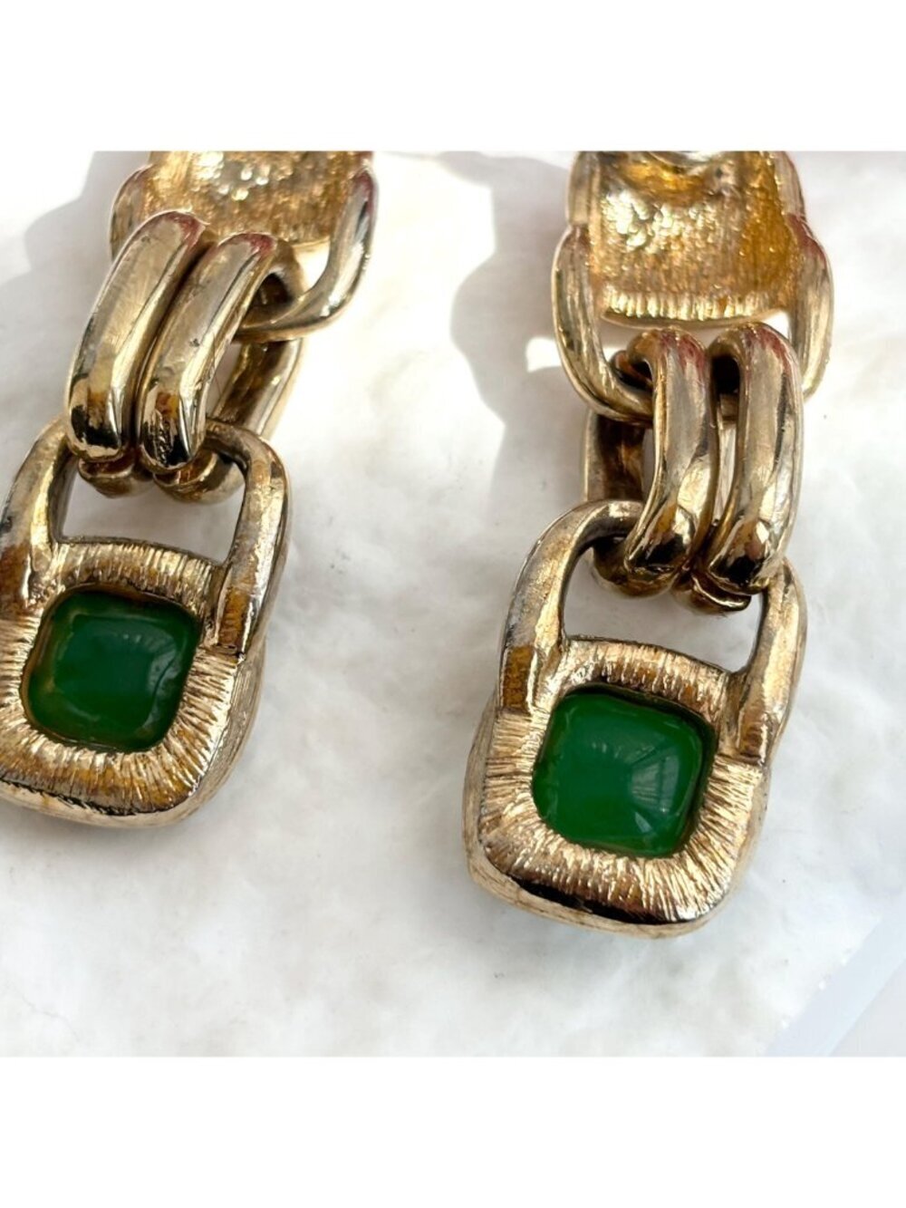 Geometric Green Stone 80's Gold Toned Vintage Post Back Costume Jewelry Earrings - Picture 5 of 11